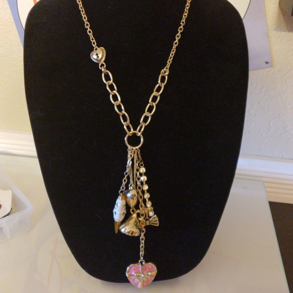 Fun longer length necklace - goldtone